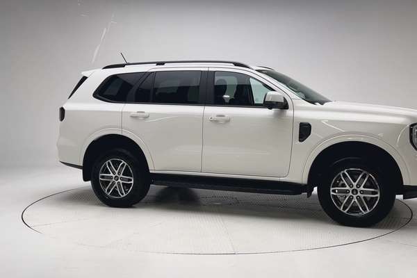 2025 Ford Everest Trend 2.0L thumb-3