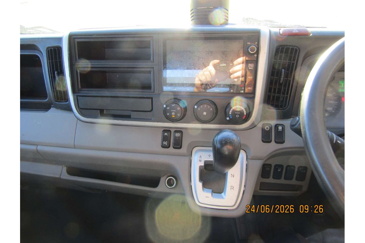 2021 Fuso Canter image 2