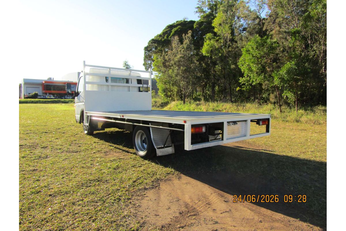 2021 Fuso Canter image 4