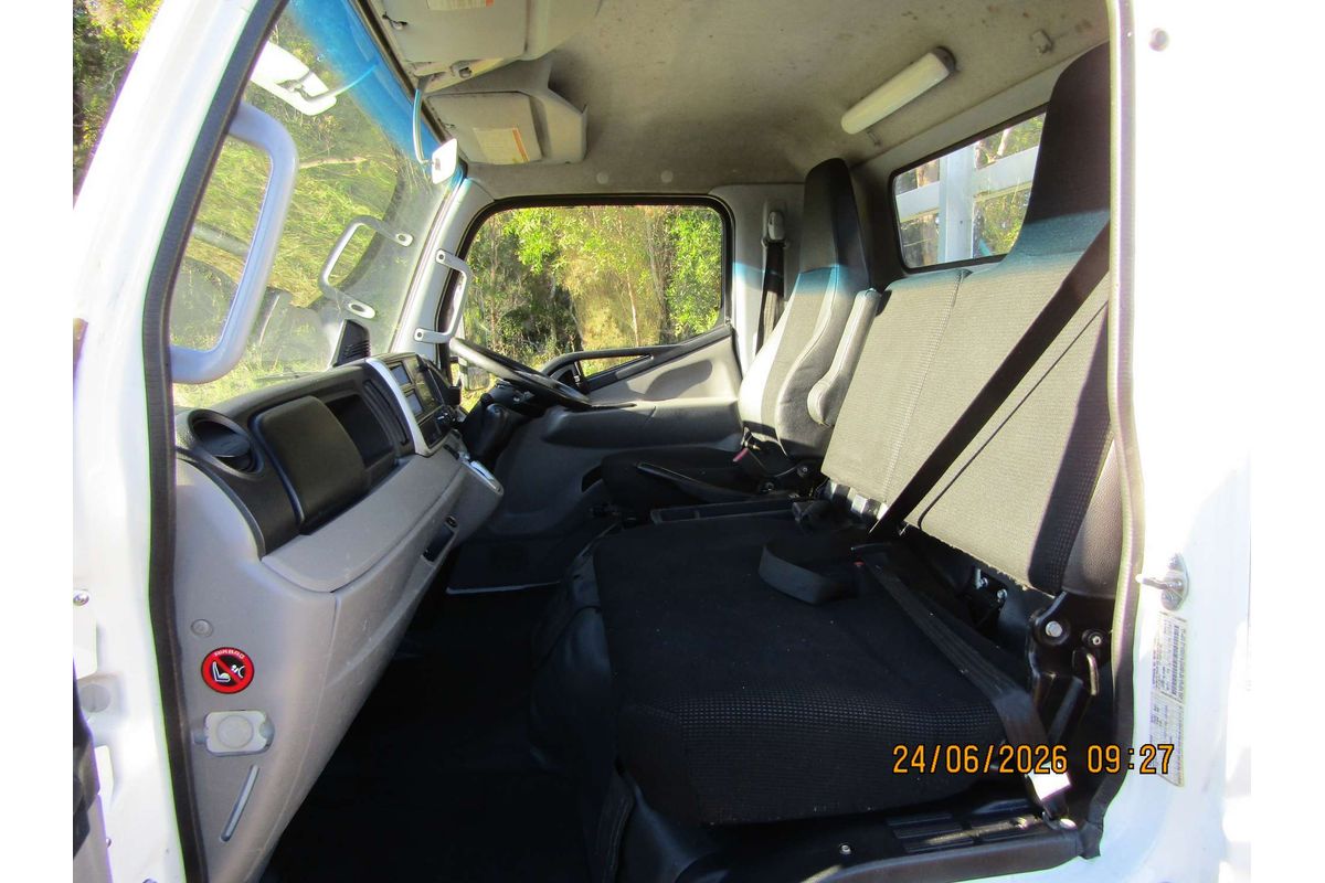 2021 Fuso Canter image 6
