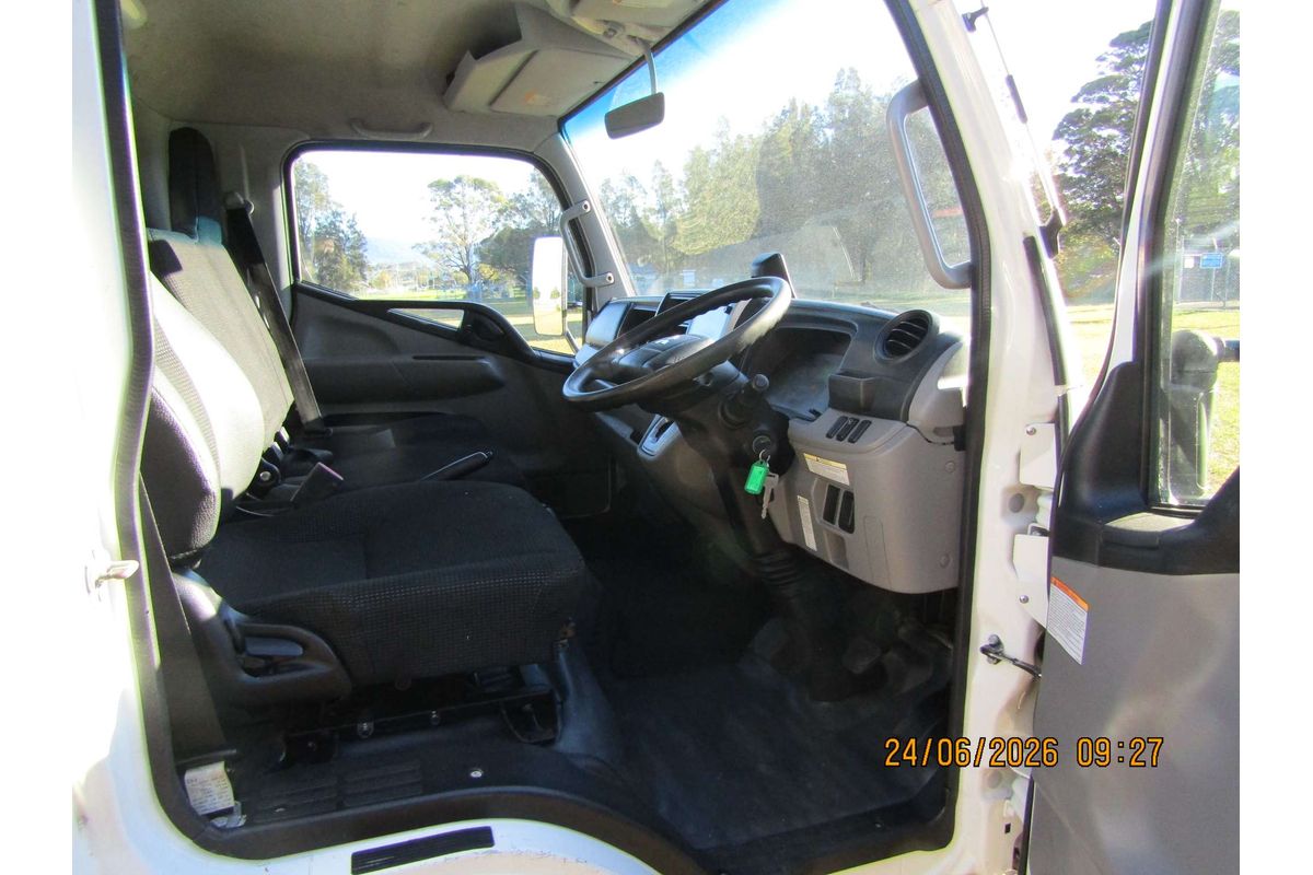 2021 Fuso Canter image 8
