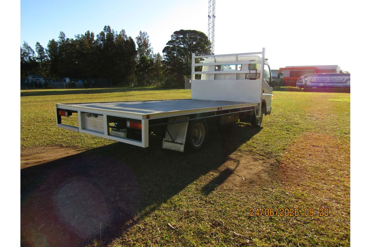 2021 Fuso Canter image 9