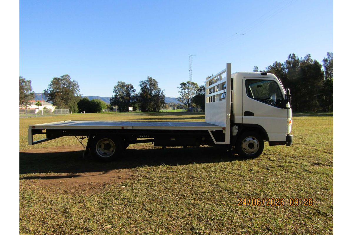 2021 Fuso Canter image 13