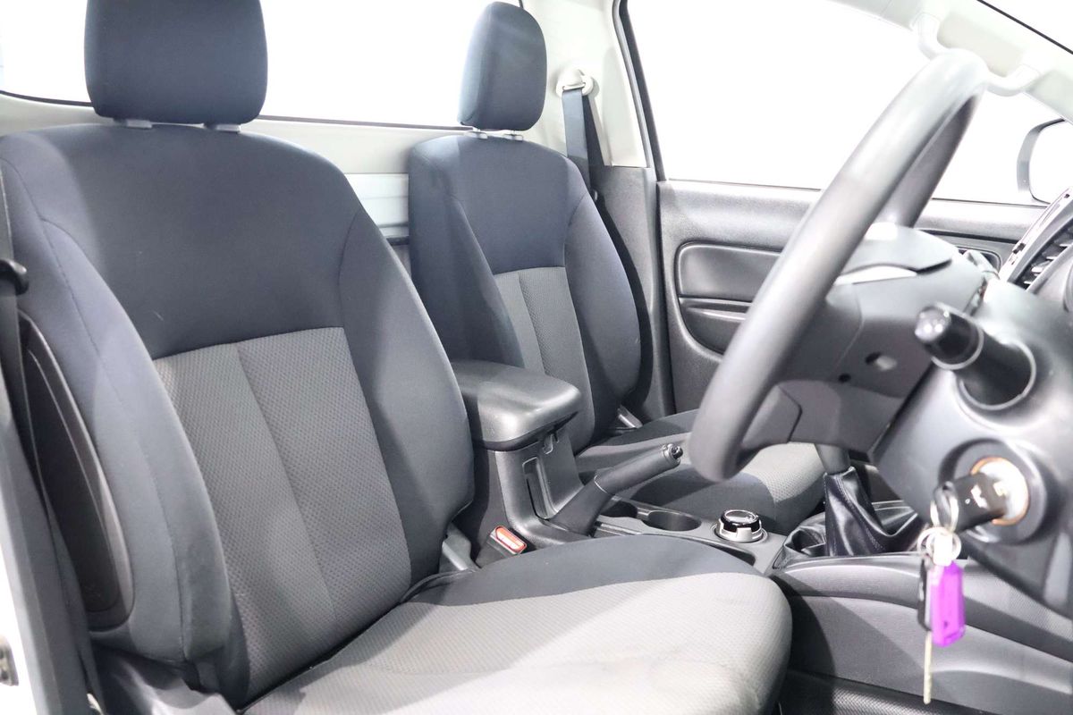 2021 Mitsubishi Triton GLX MR 4X4
