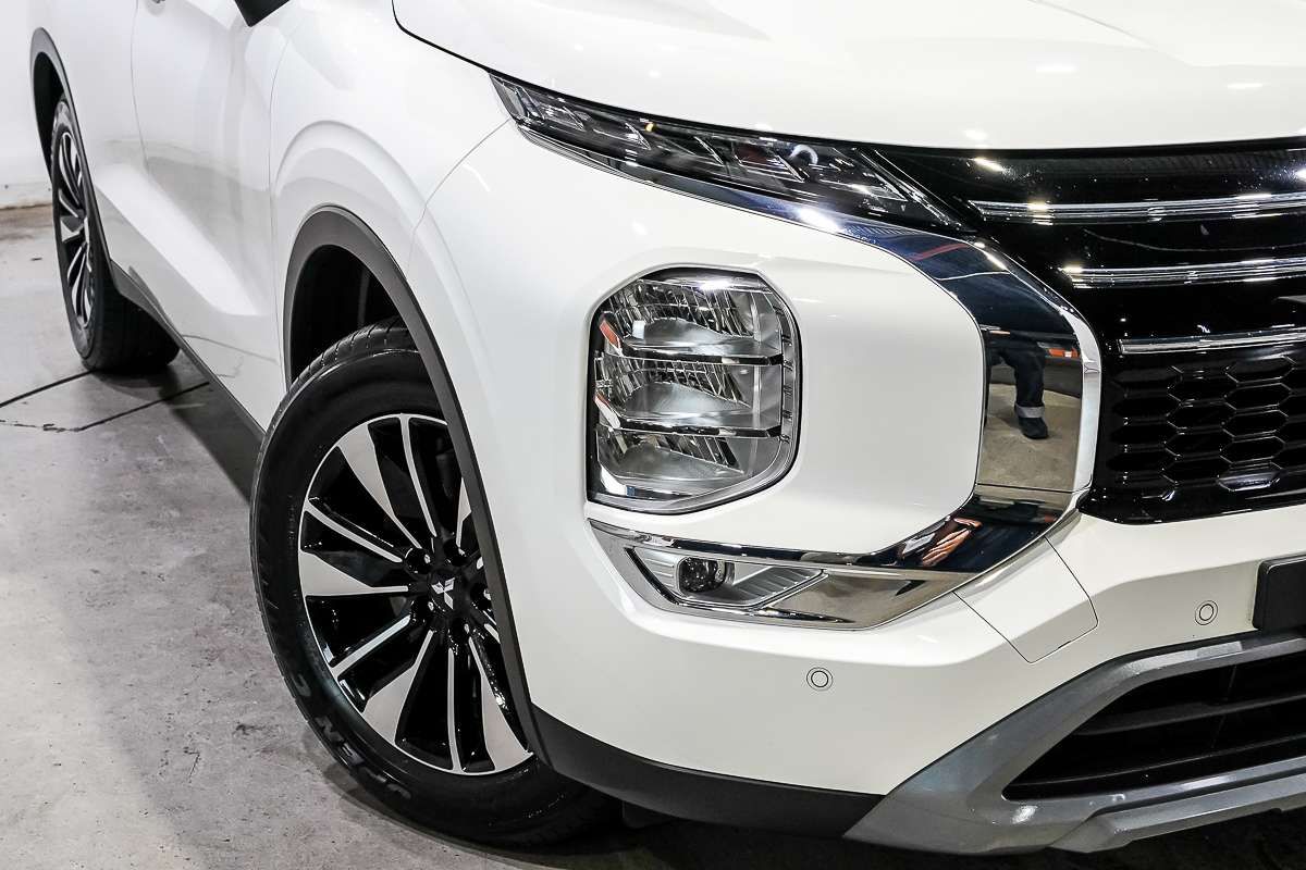 2025 Mitsubishi Outlander LS ZM