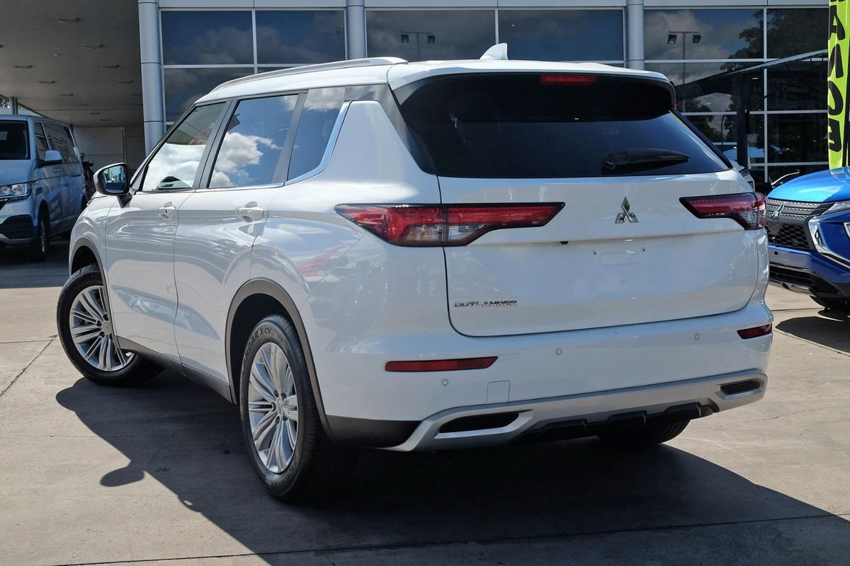 2024 Mitsubishi Outlander LS ZM