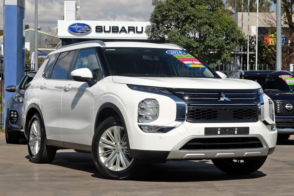2024 Mitsubishi Outlander LS ZM