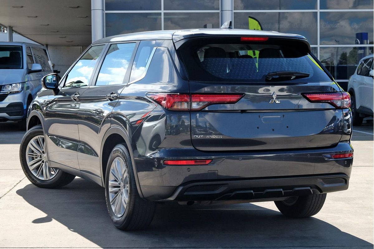 2024 Mitsubishi Outlander ES ZM