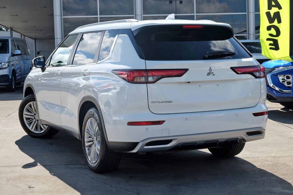 2024 Mitsubishi Outlander LS ZM