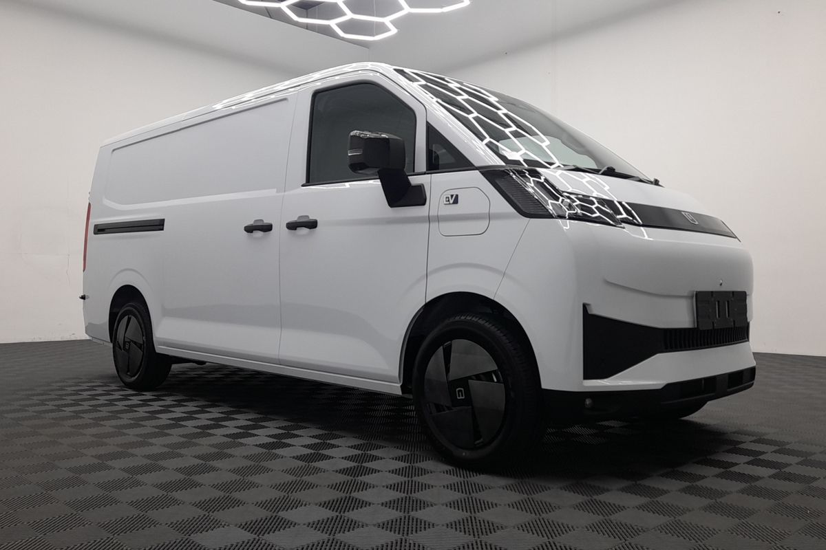 2026 Farizon V7E Standard Range Low Roof