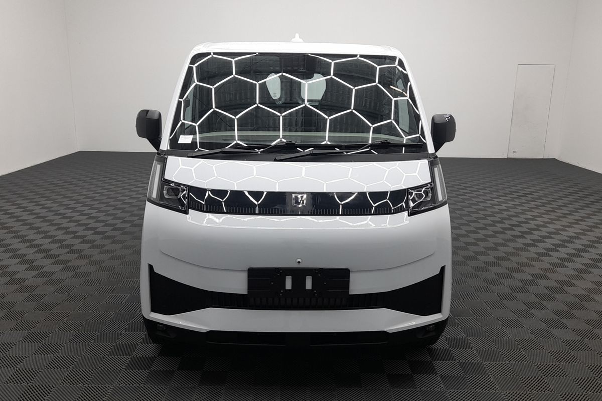 2026 Farizon V7E Standard Range Low Roof