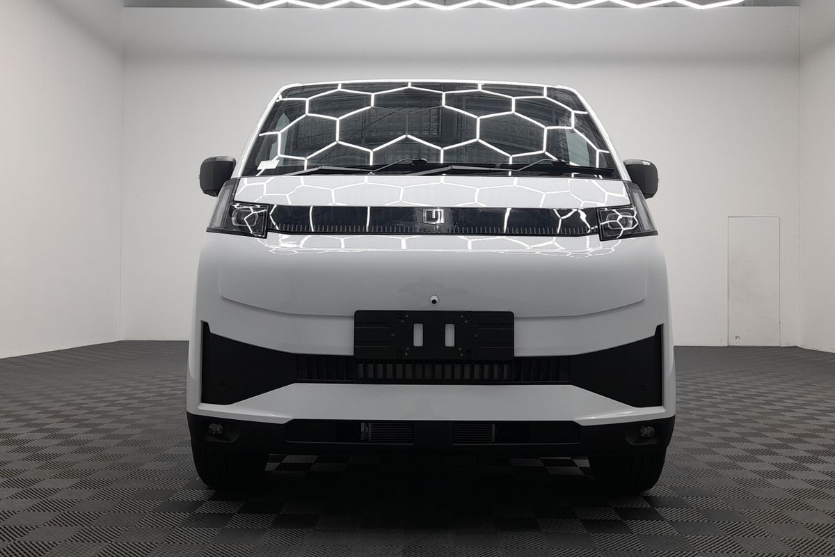 2026 Farizon V7E Standard Range Low Roof