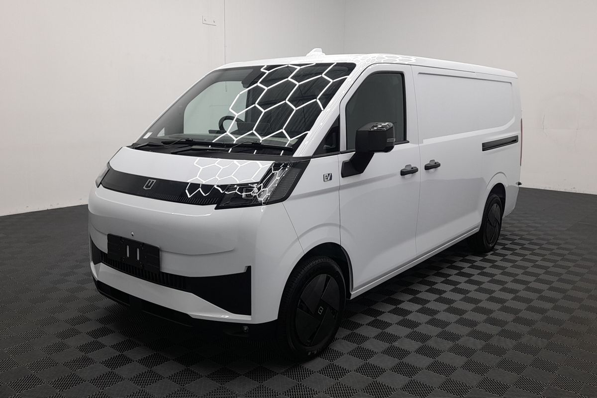 2026 Farizon V7E Standard Range Low Roof