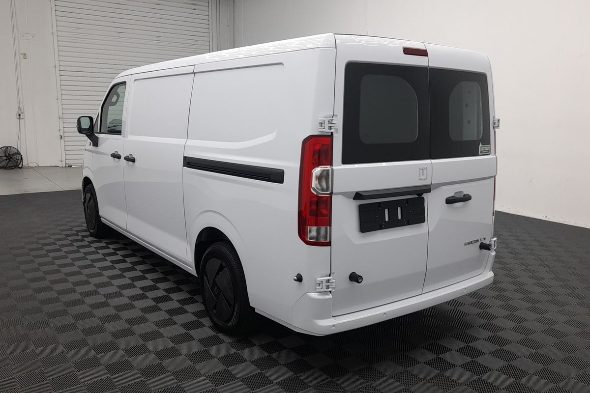 2026 Farizon V7E Standard Range Low Roof