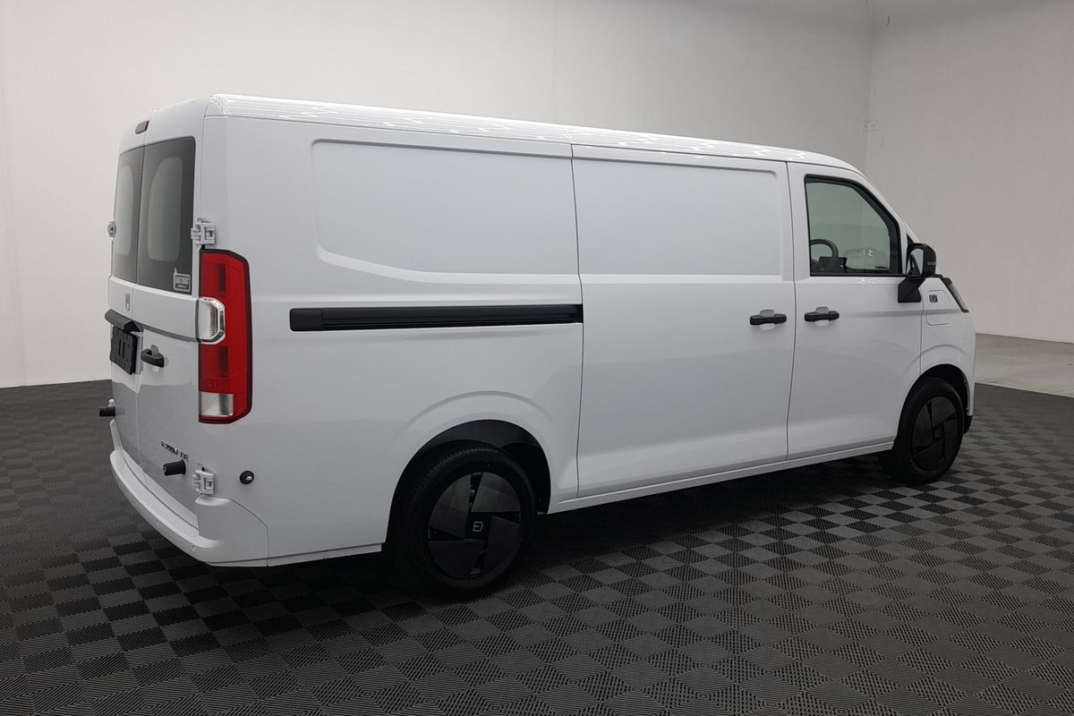 2026 Farizon V7E Standard Range Low Roof