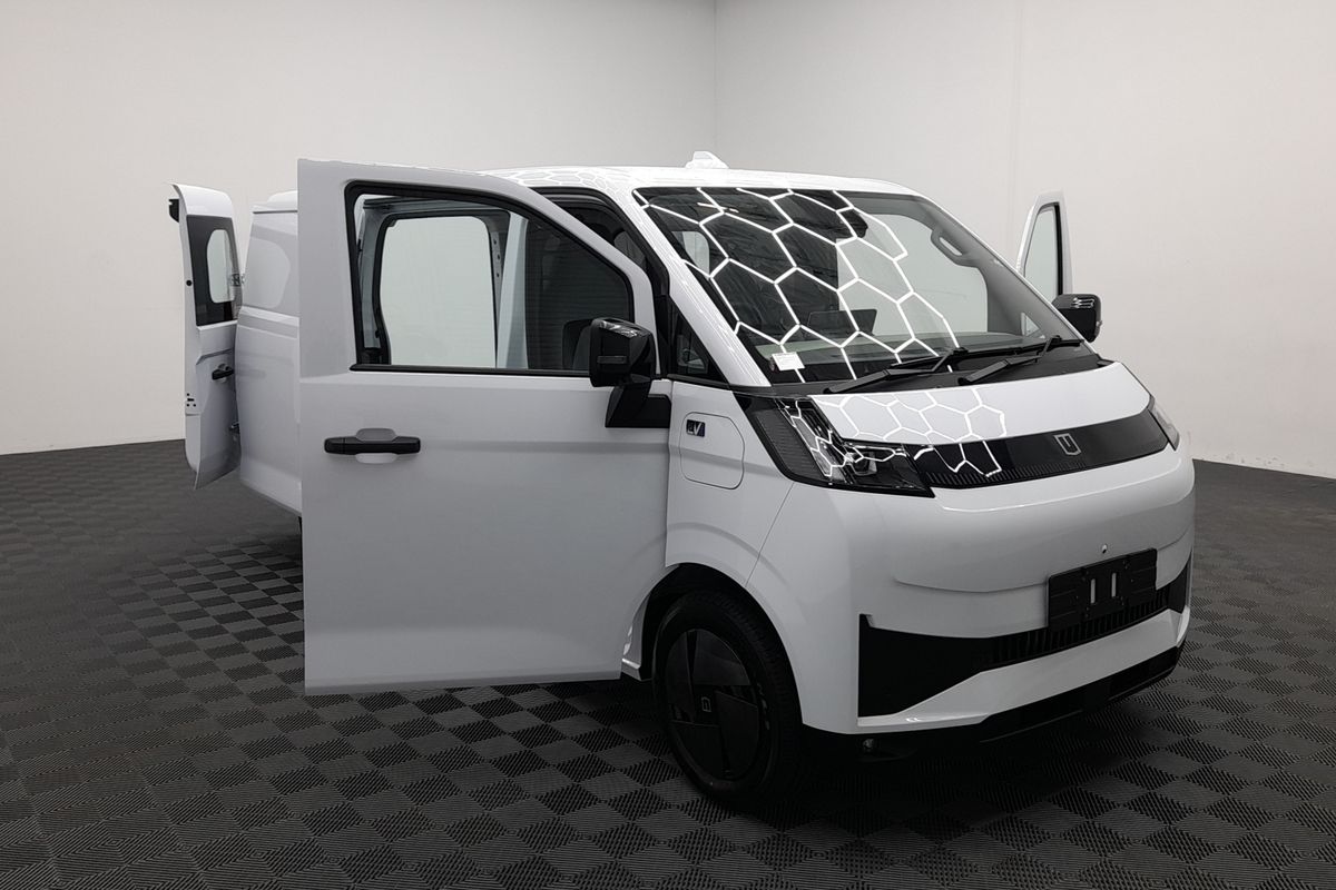 2026 Farizon V7E Standard Range Low Roof