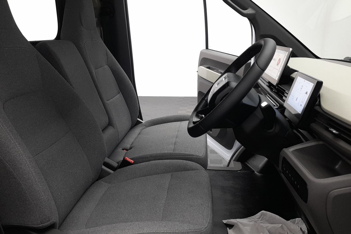 2026 Farizon V7E Standard Range Low Roof