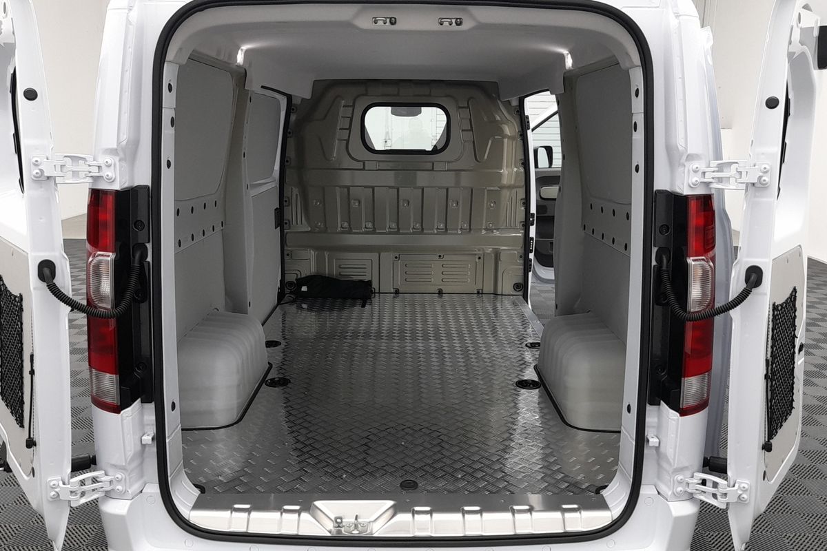 2026 Farizon V7E Standard Range Low Roof