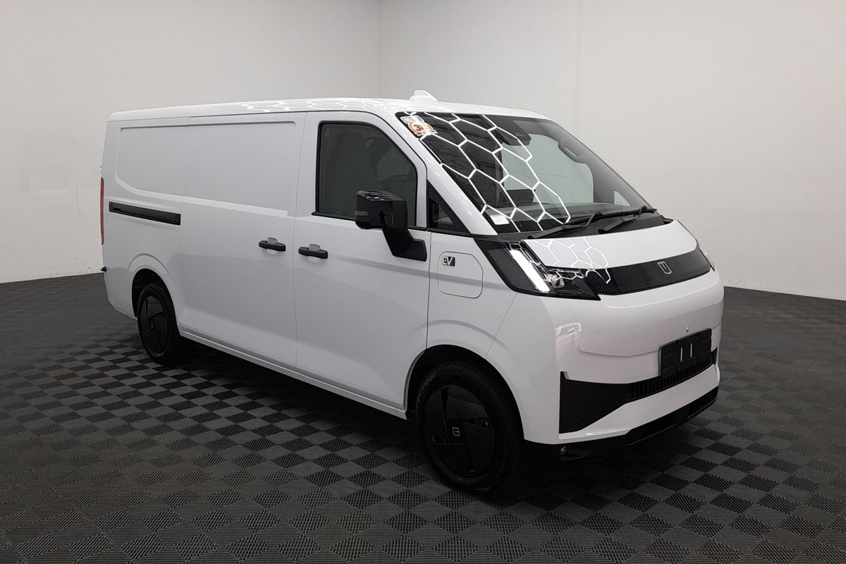 2026 Farizon V7E Standard Range Low Roof