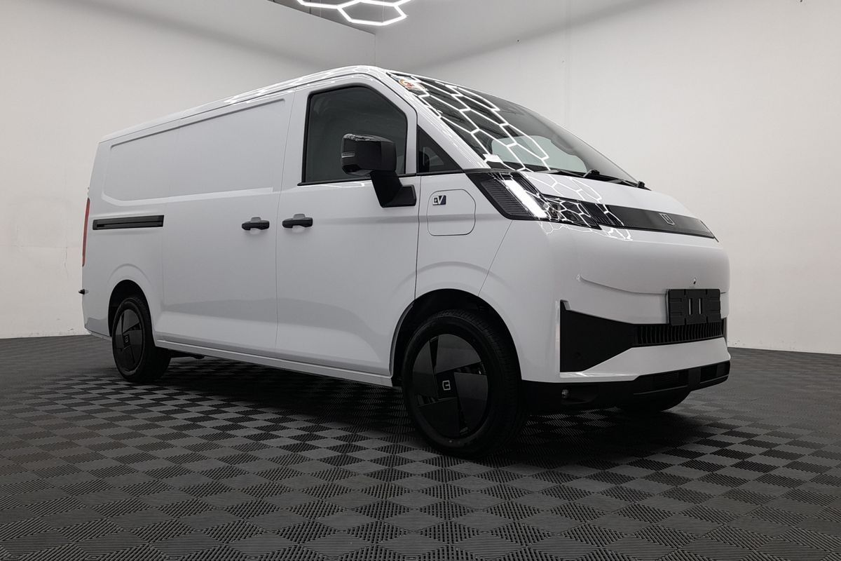 2026 Farizon V7E Standard Range Low Roof
