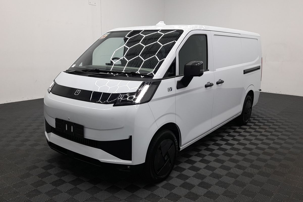 2026 Farizon V7E Standard Range Low Roof