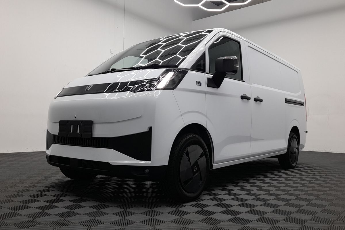 2026 Farizon V7E Standard Range Low Roof