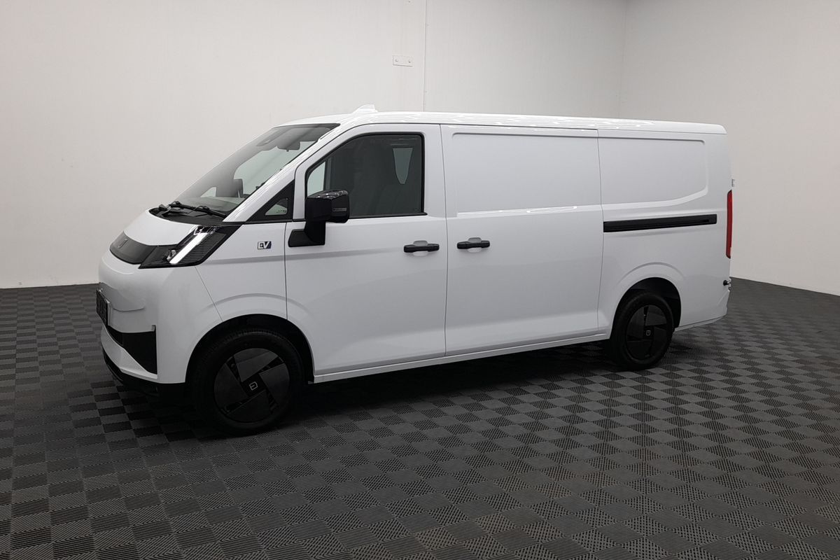 2026 Farizon V7E Standard Range Low Roof