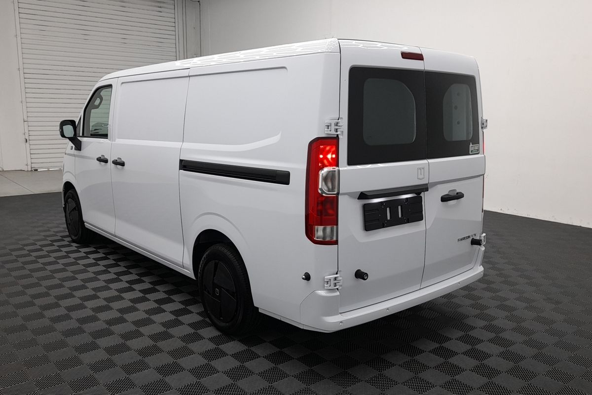 2026 Farizon V7E Standard Range Low Roof