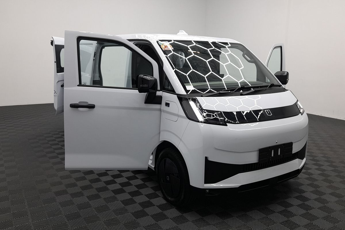 2026 Farizon V7E Standard Range Low Roof
