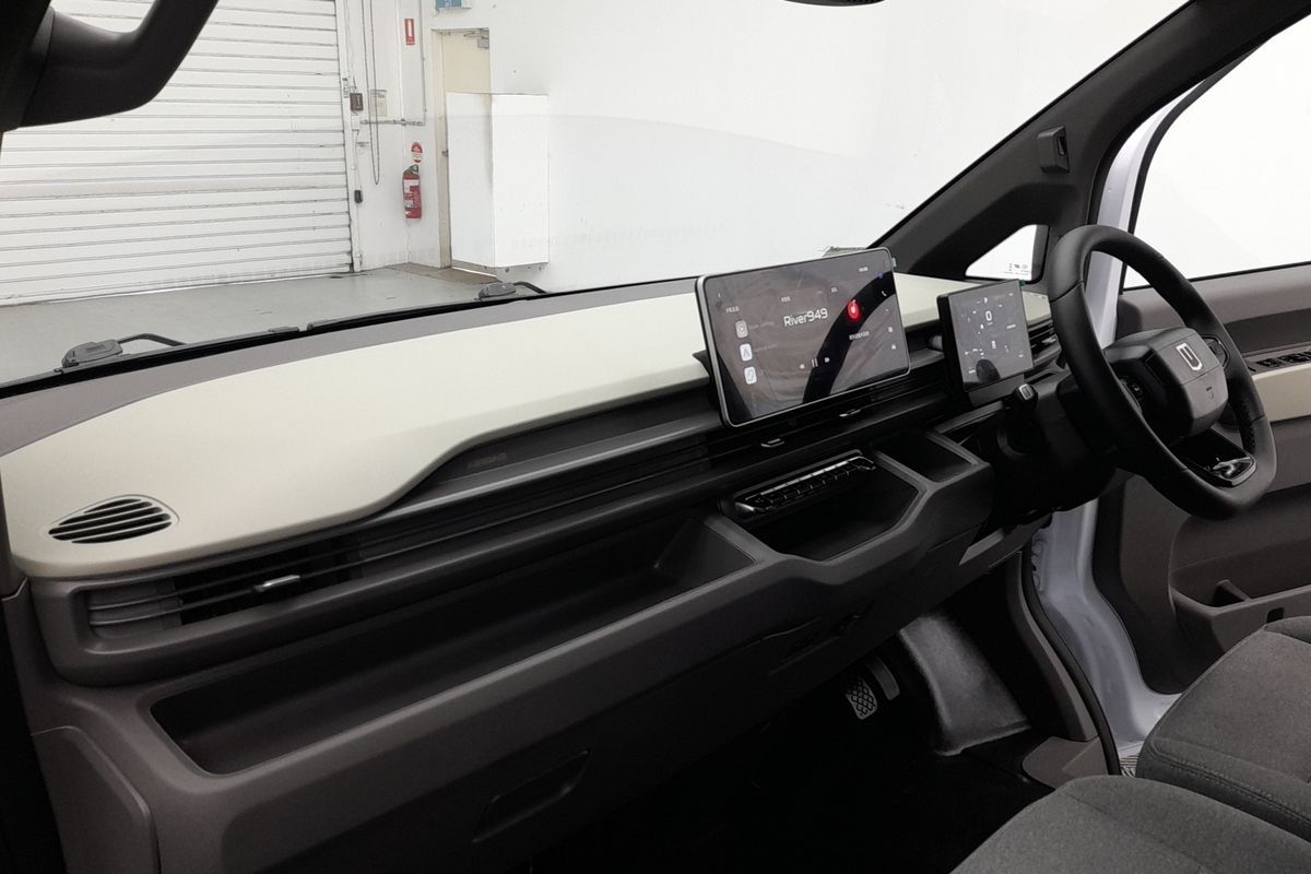 2026 Farizon V7E Standard Range Low Roof