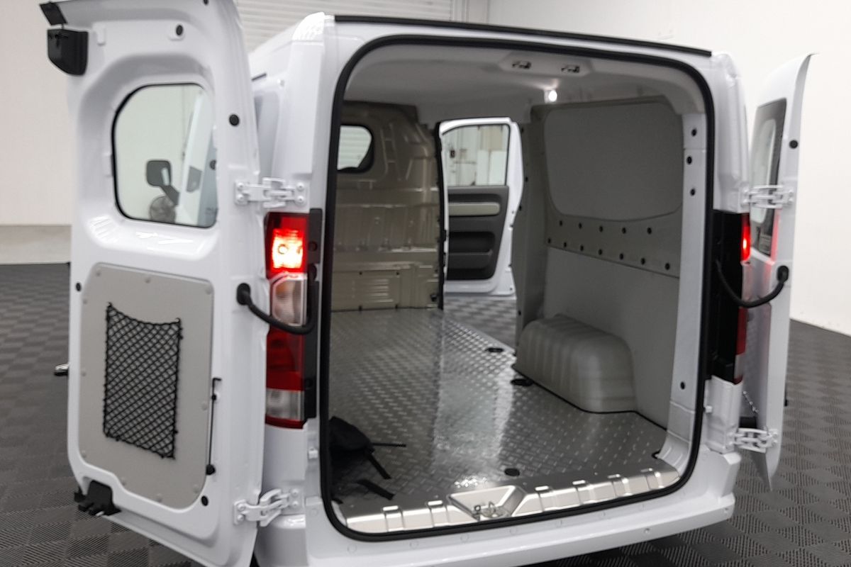 2026 Farizon V7E Standard Range Low Roof