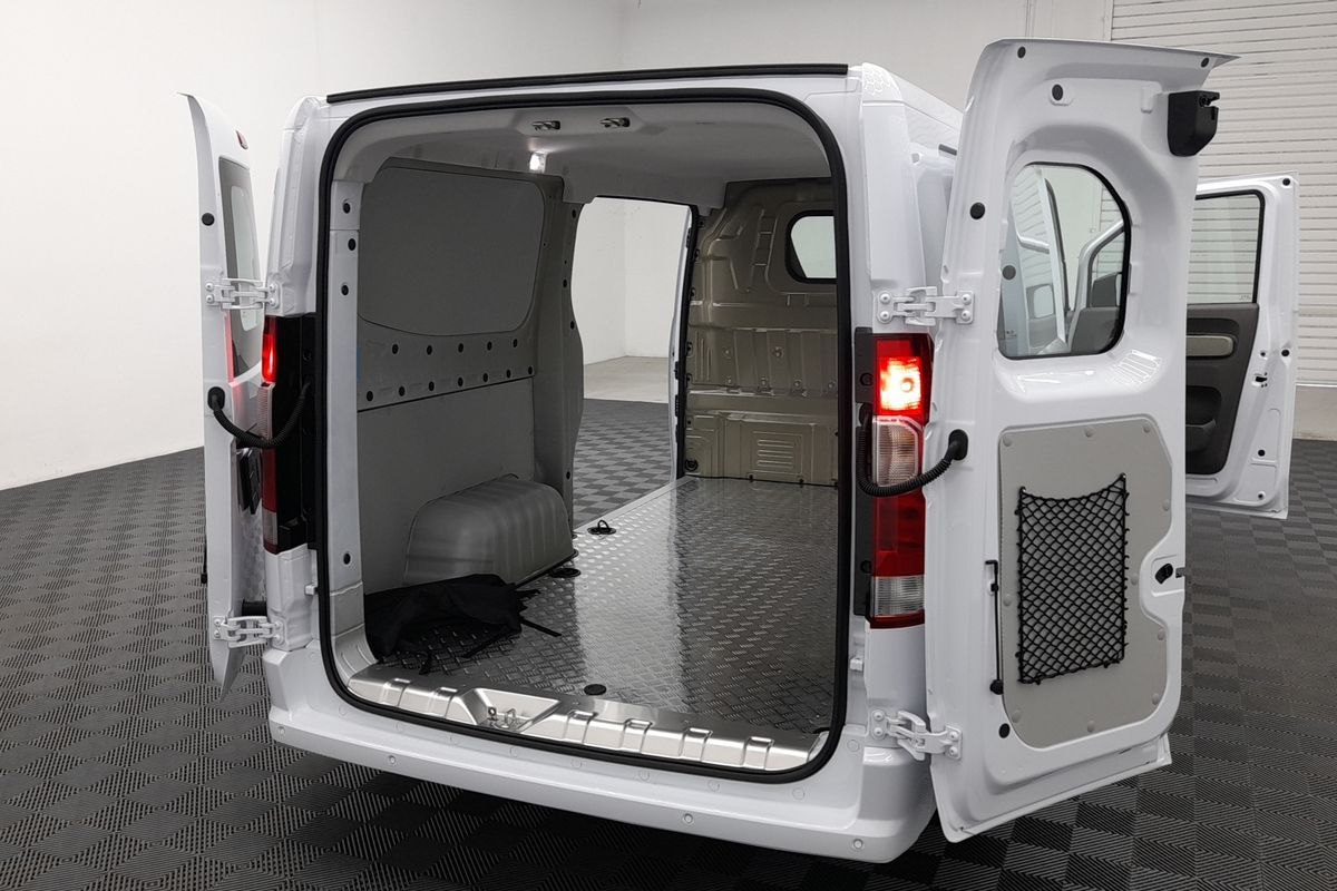 2026 Farizon V7E Standard Range Low Roof