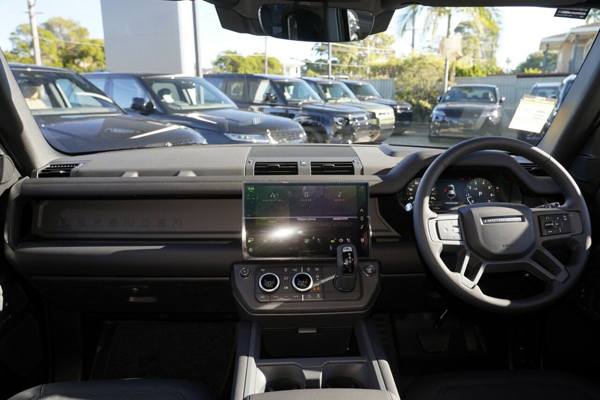 2026 Land Rover Defender 110 P425 X-Dynamic SE L663