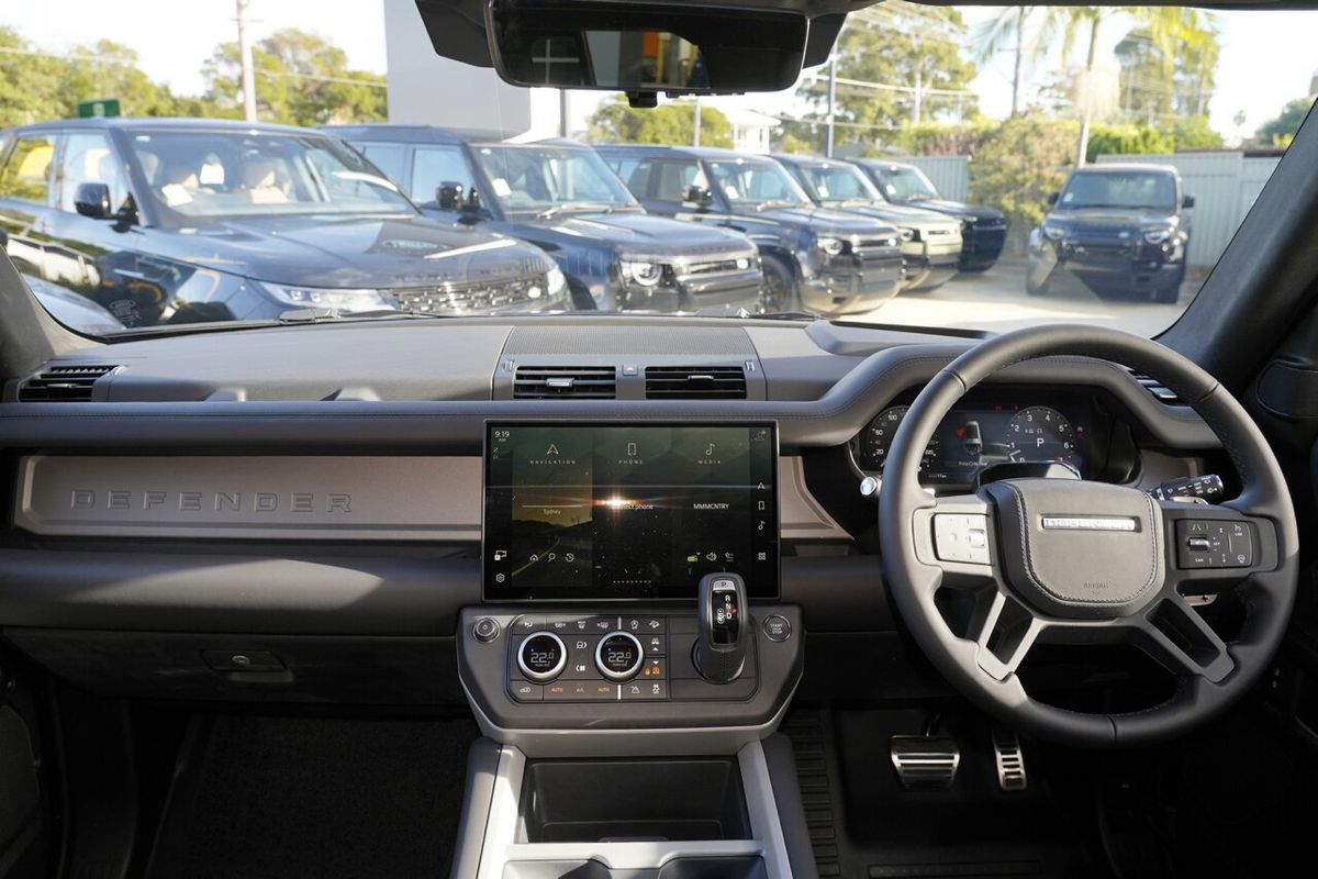 2026 Land Rover Defender 130 P500 V8 L663
