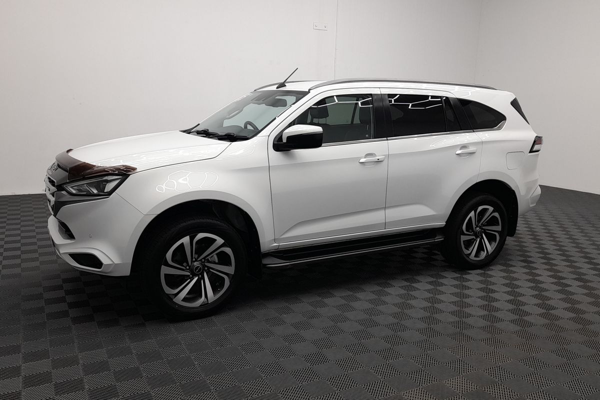 2022 Isuzu MU-X LS-T image 7