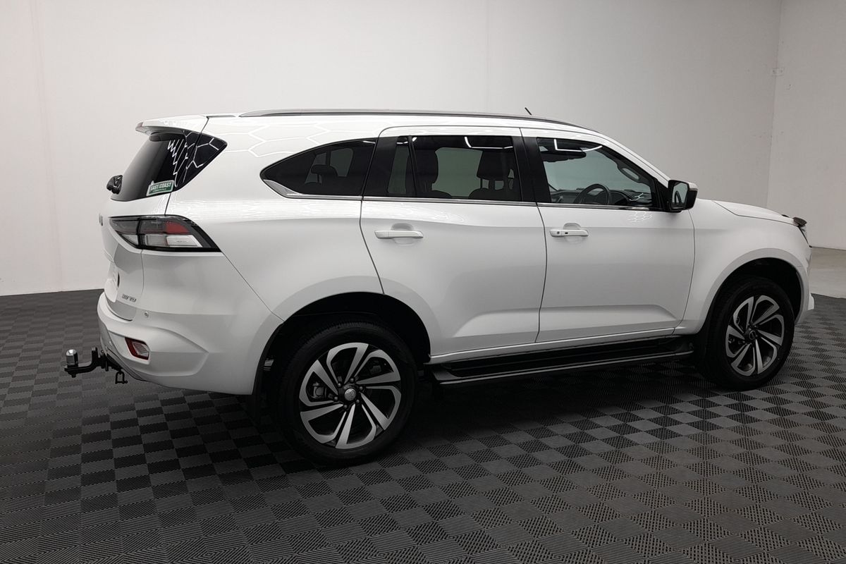 2022 Isuzu MU-X LS-T image 12