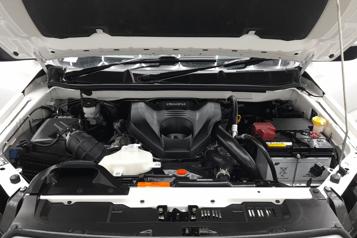 2022 Isuzu MU-X LS-T image 15