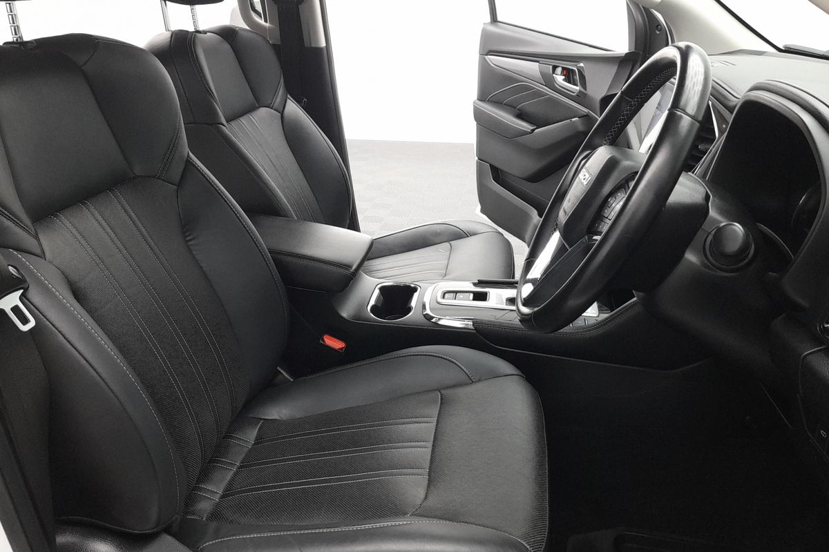 2022 Isuzu MU-X LS-T image 17