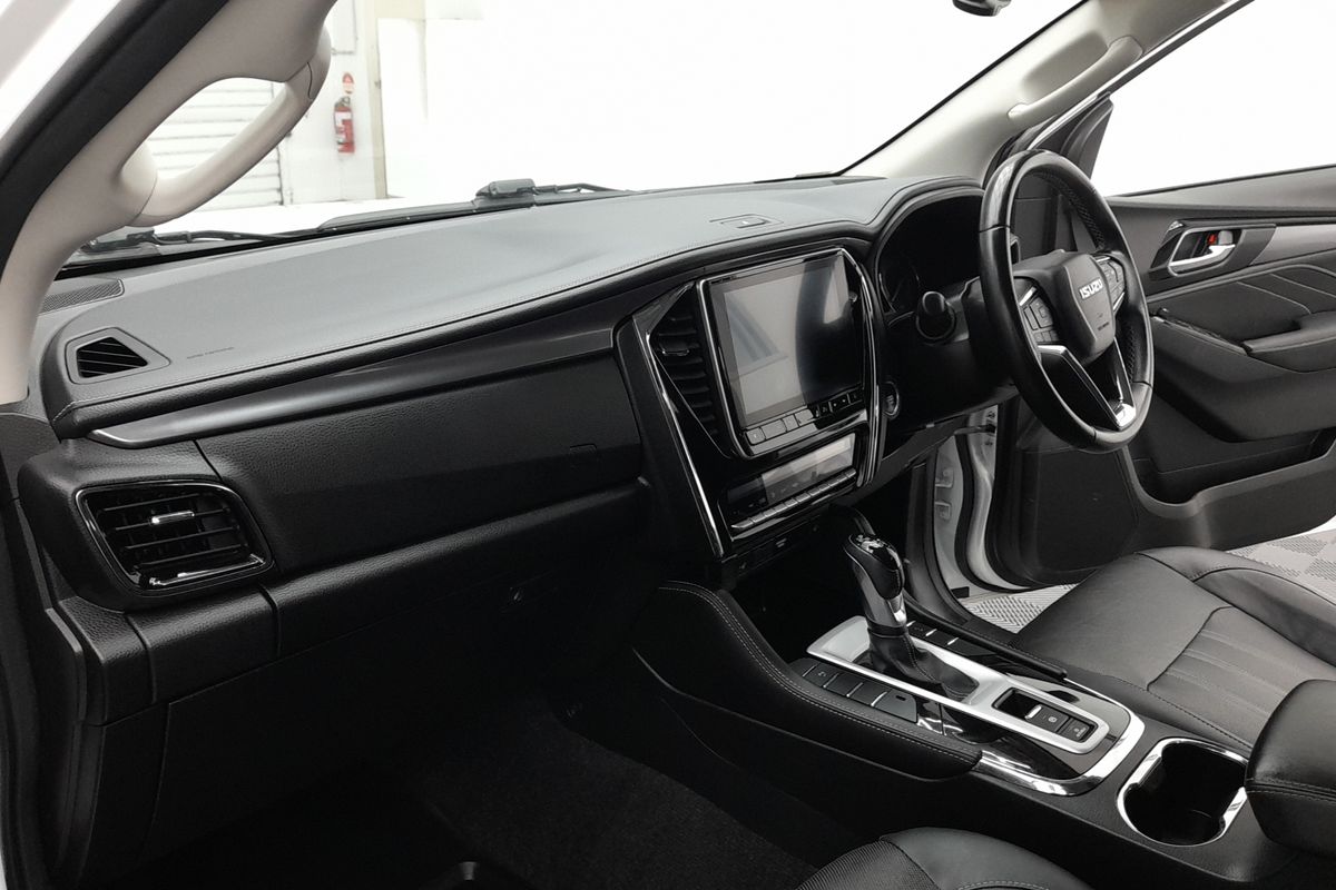 2022 Isuzu MU-X LS-T image 19