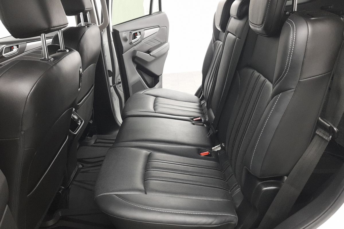 2022 Isuzu MU-X LS-T image 21