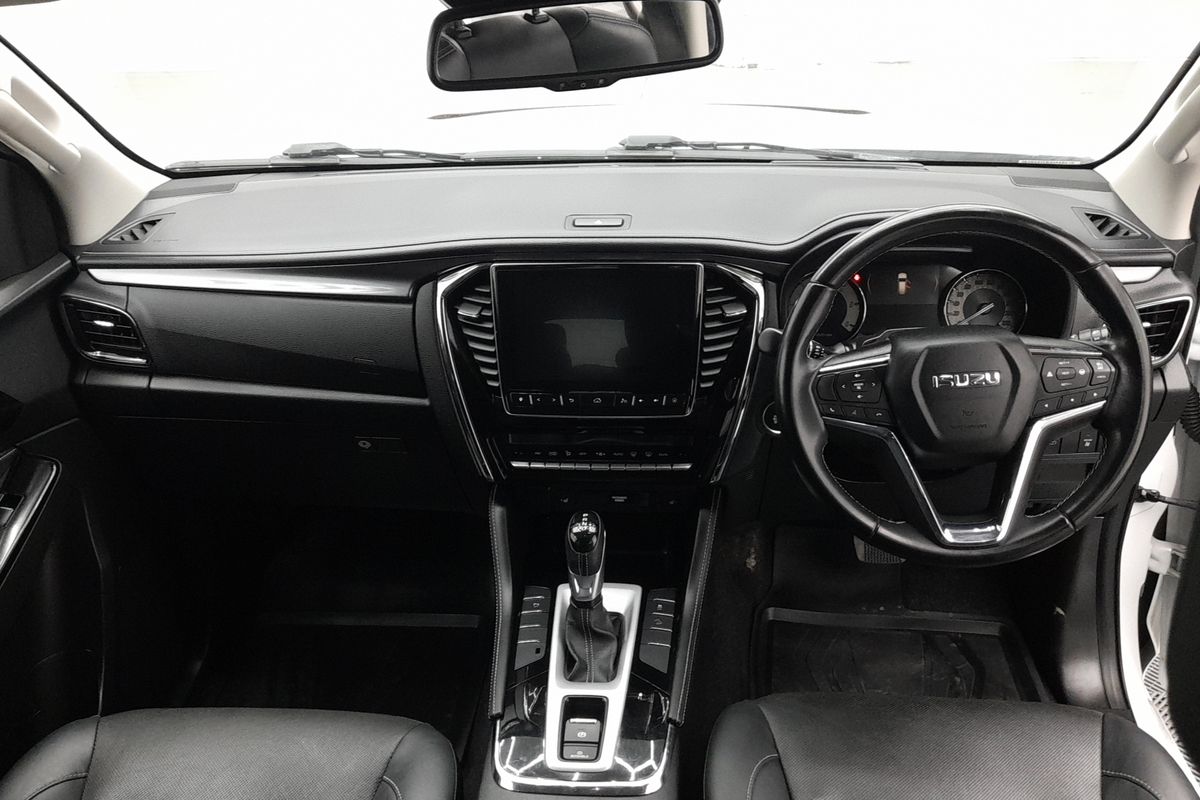 2022 Isuzu MU-X LS-T image 26