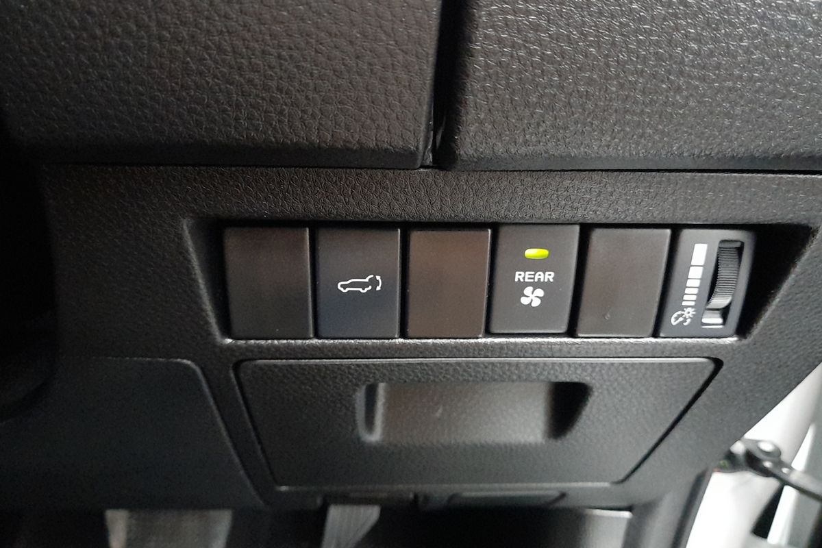 2022 Isuzu MU-X LS-T image 36