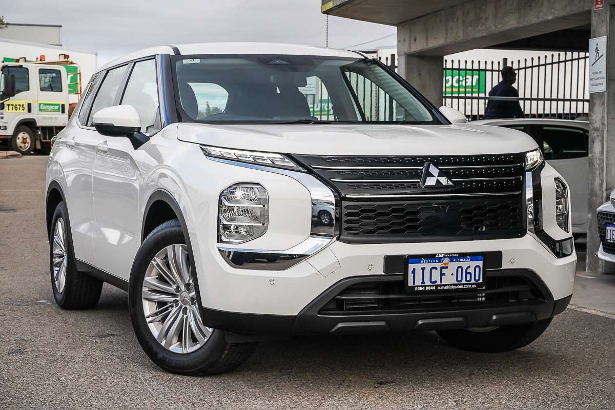 2023 Mitsubishi Outlander ES ZM
