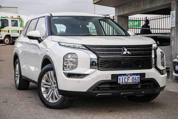 2023 Mitsubishi Outlander ES ZM