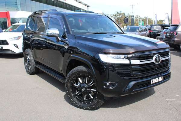 2022 Toyota Landcruiser Sahara FJA300R