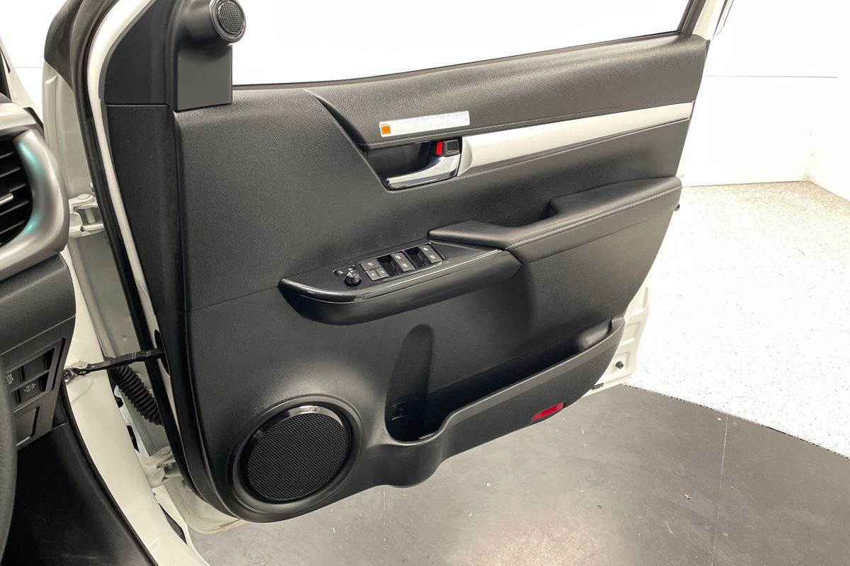 2025 Toyota Hilux SR GUN126R 4X4