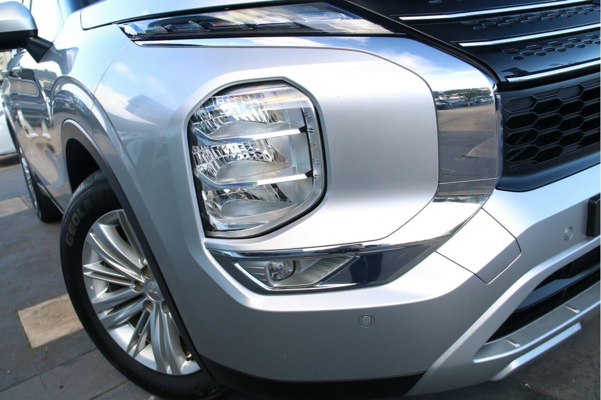 2024 Mitsubishi Outlander LS ZM