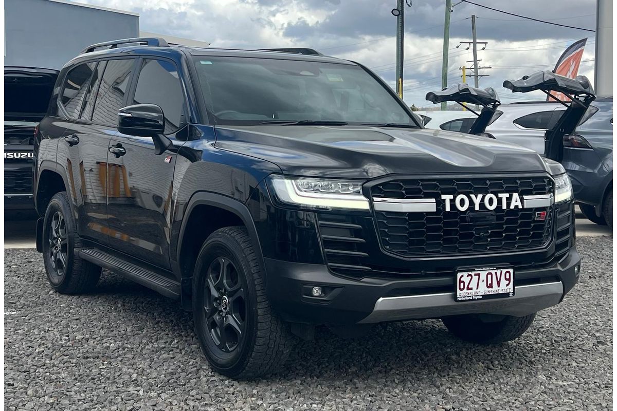 2025 Toyota Landcruiser GR Sport FJA300R