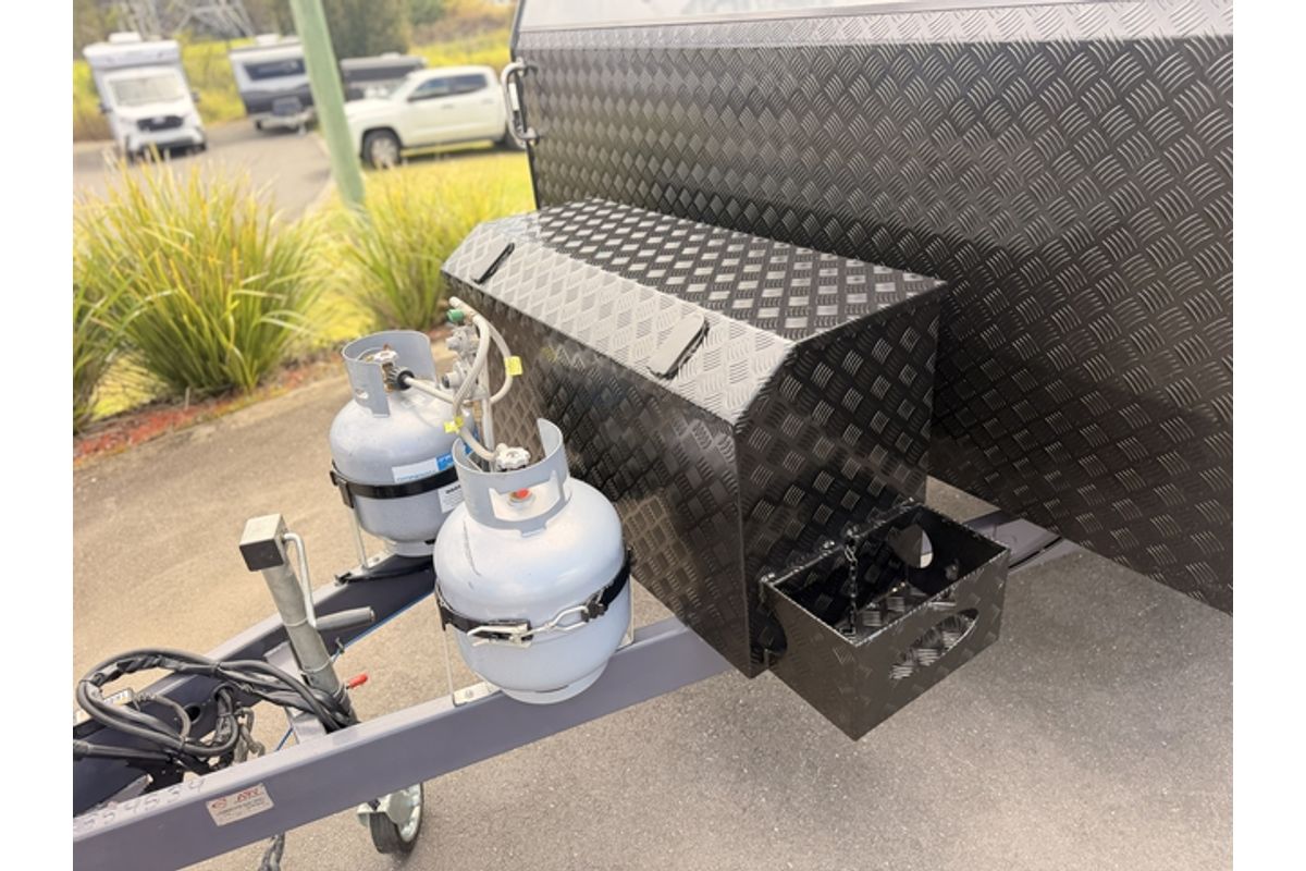2022 Essential Caravans Outlander Off Road Caravan F2-6 21' 1