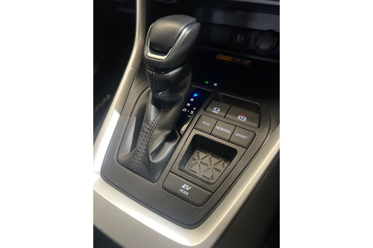 2024 Toyota RAV4 GXL AXAH52R image 18